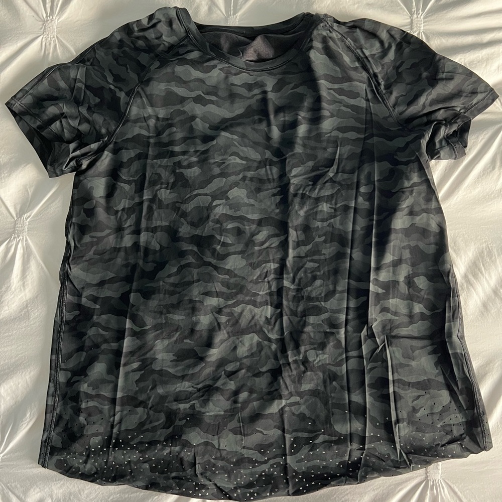 Lululemon Camo Print T-Shirt Size 6